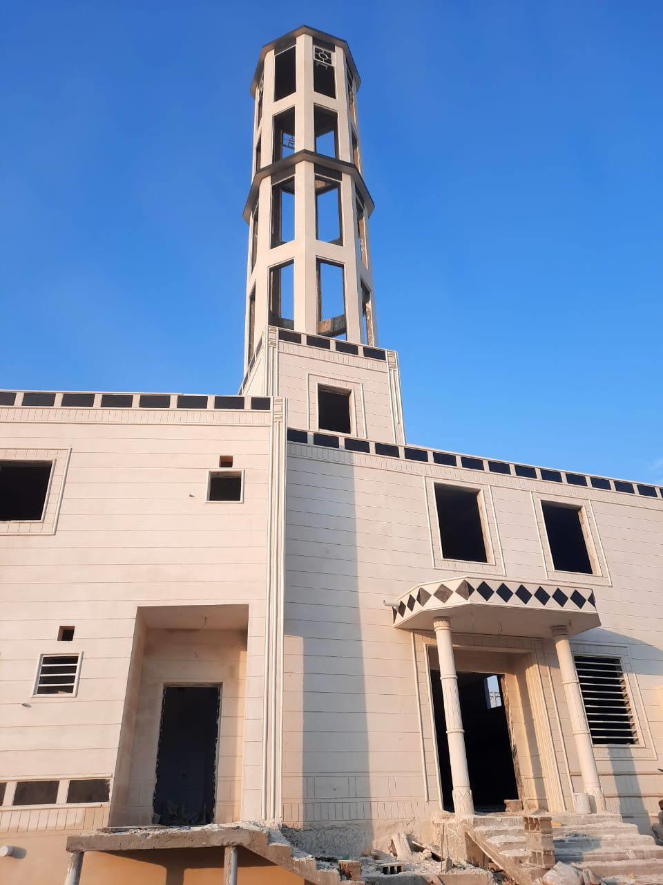 مسجد — تنفيذ المئذنة والواجهات